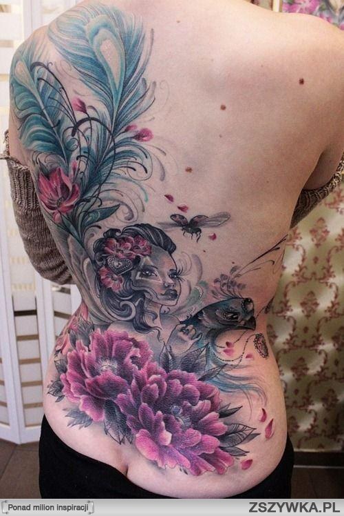 tatuaz-na-plecach-piora-i-kwiaty